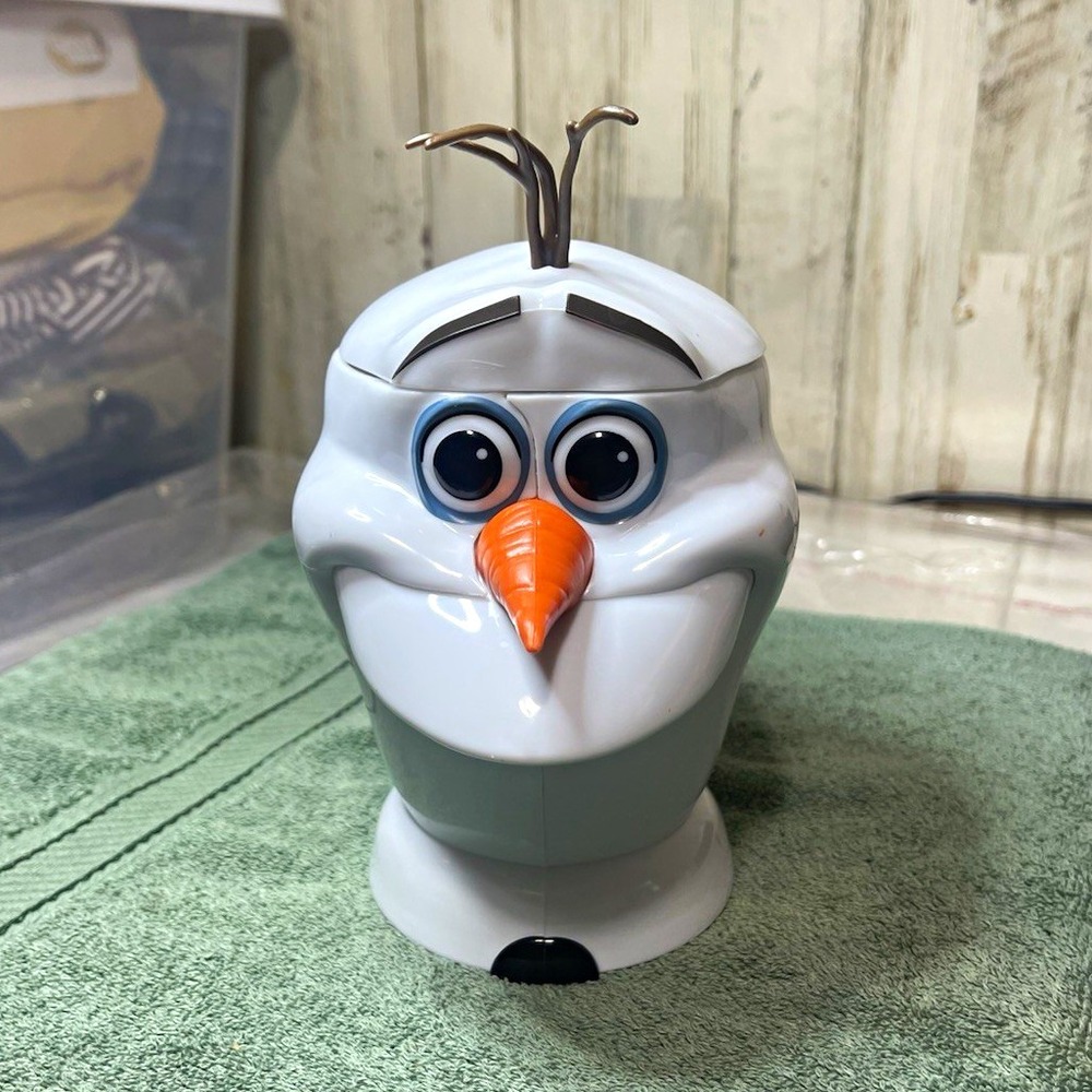 Olaf Frozen Figural Novelty Mug with Lid, Plastic White/Orange 12 oz collectible